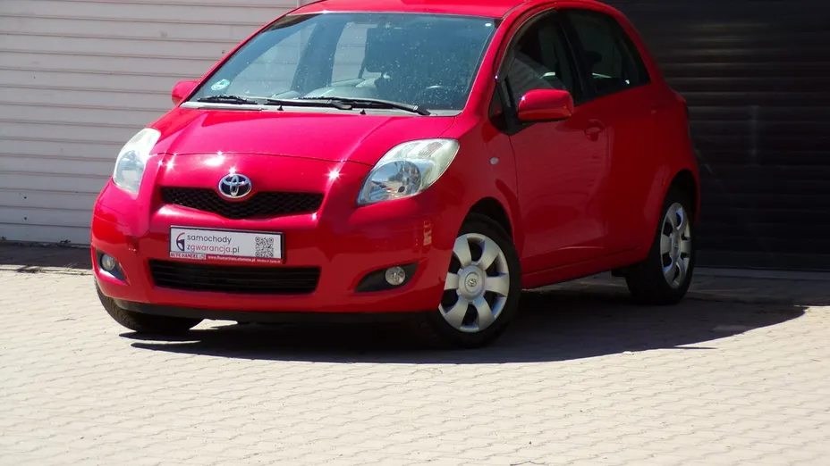 TOYOTA Yaris -