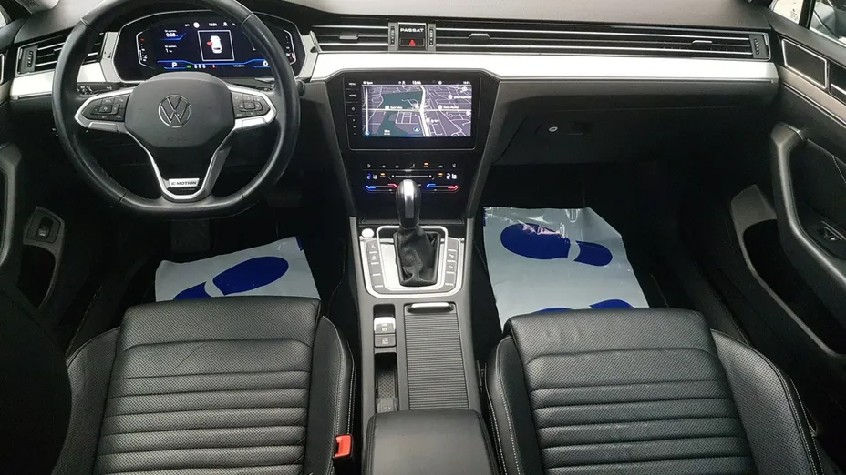 VOLKSWAGEN Passat -