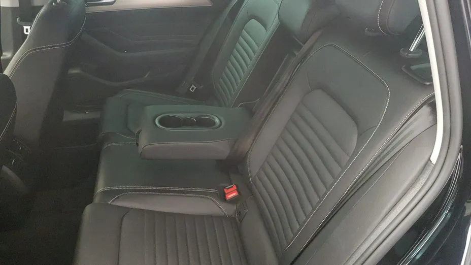 VOLKSWAGEN Passat -