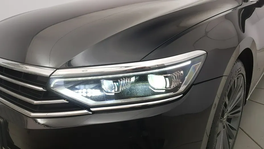 VOLKSWAGEN Passat -