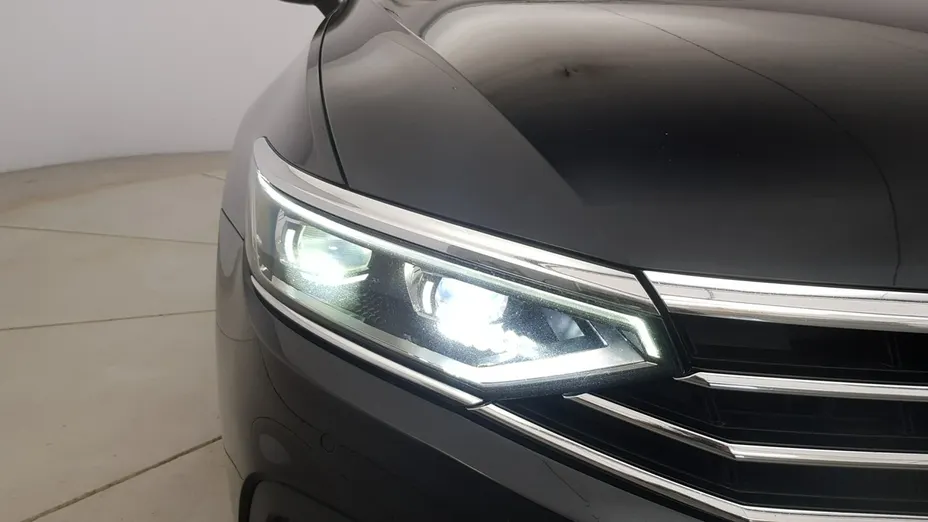 VOLKSWAGEN Passat -