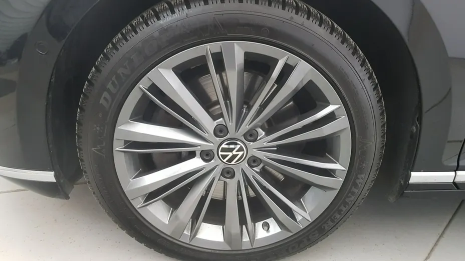 VOLKSWAGEN Passat -