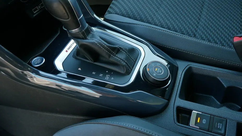VOLKSWAGEN T-ROC -
