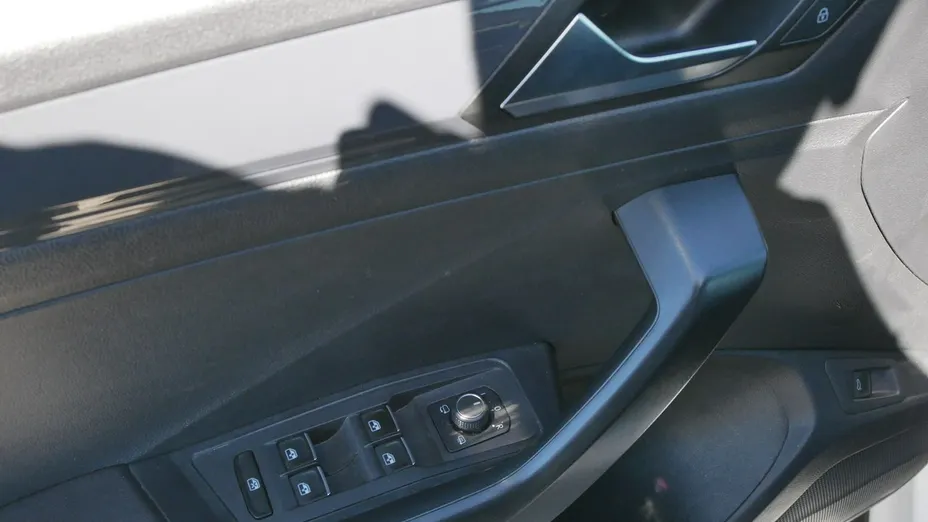 VOLKSWAGEN T-ROC -