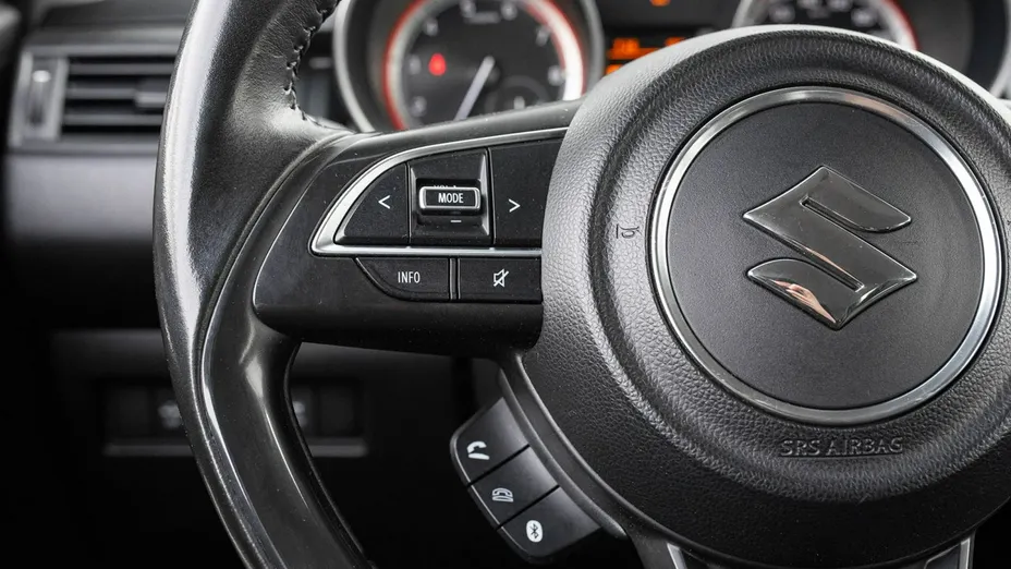 SUZUKI Swift -