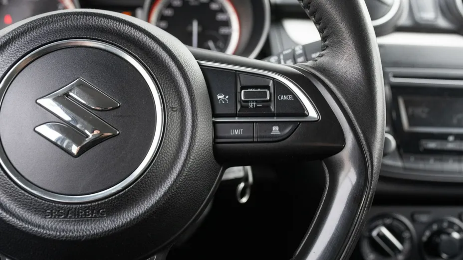 SUZUKI Swift -