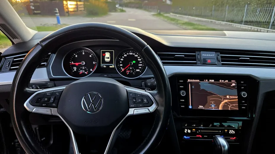 VOLKSWAGEN Passat -