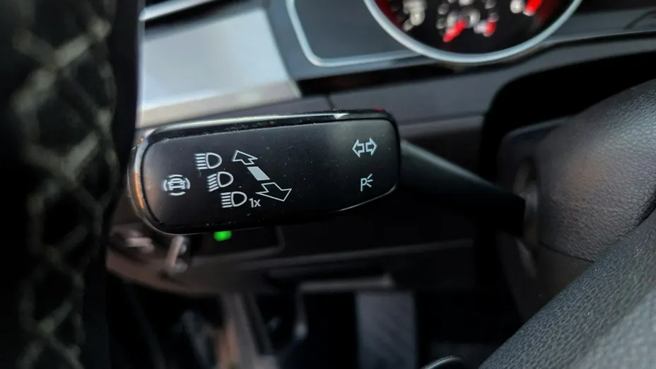VOLKSWAGEN Passat -