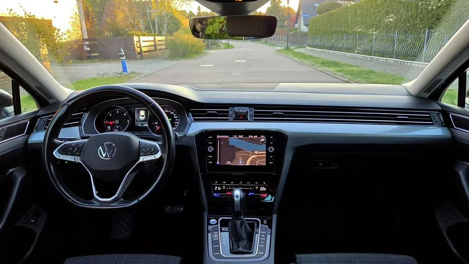 VOLKSWAGEN Passat -