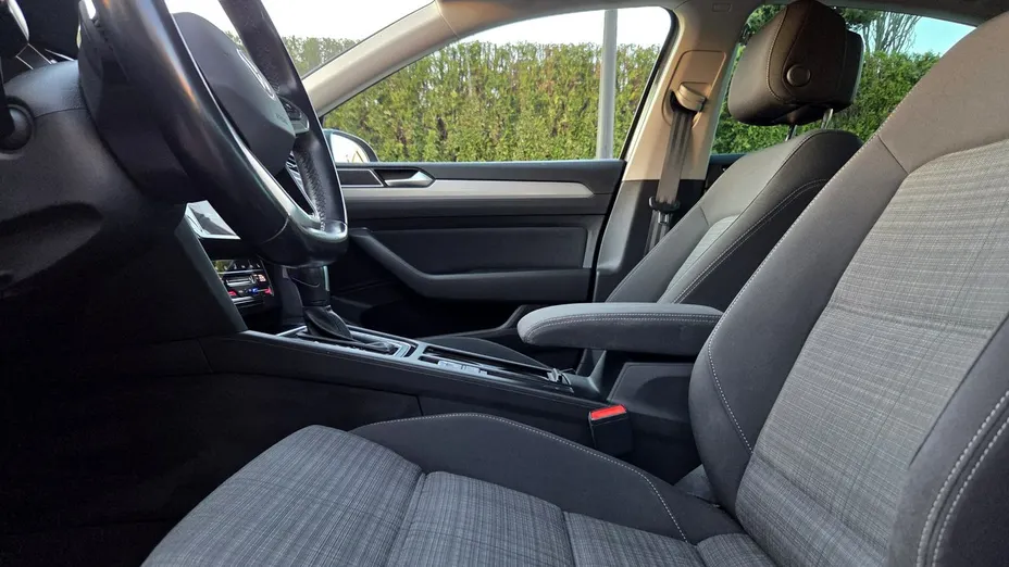 VOLKSWAGEN Passat -