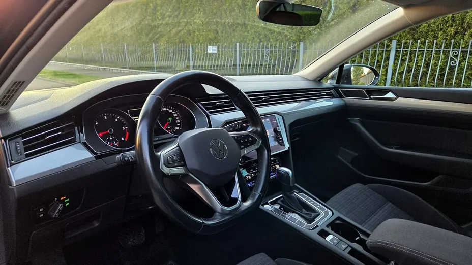 VOLKSWAGEN Passat -