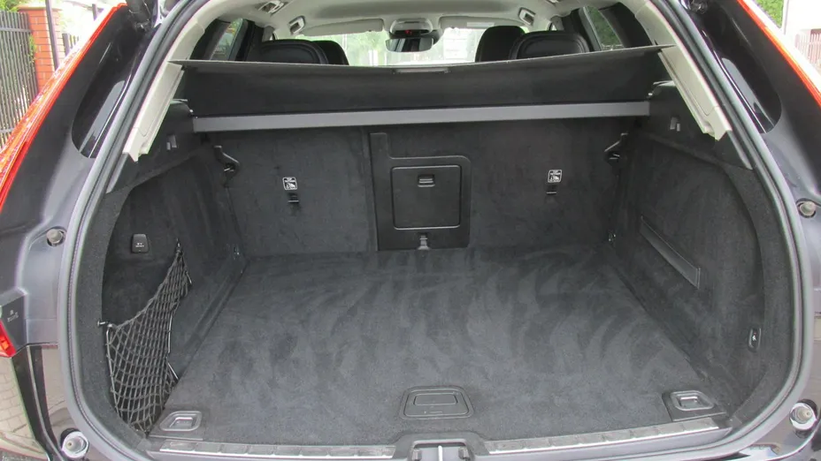 VOLVO XC60 -
