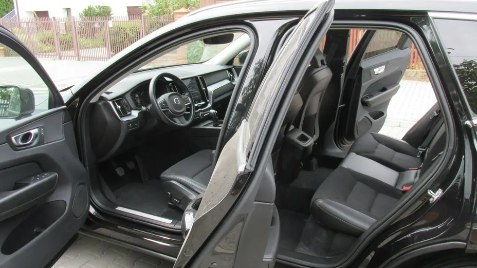 VOLVO XC60 -