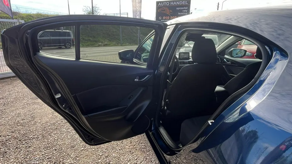 MAZDA 3 -