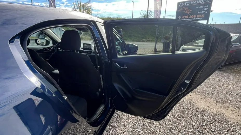 MAZDA 3 -