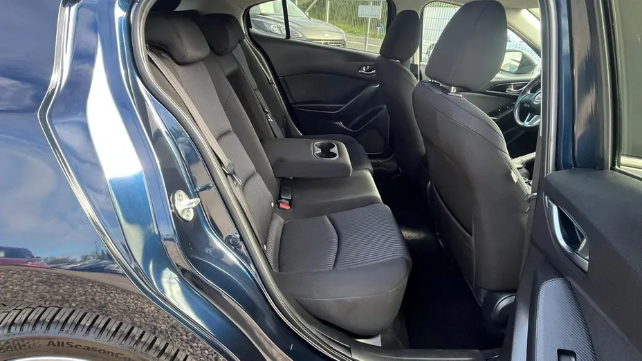 MAZDA 3 -