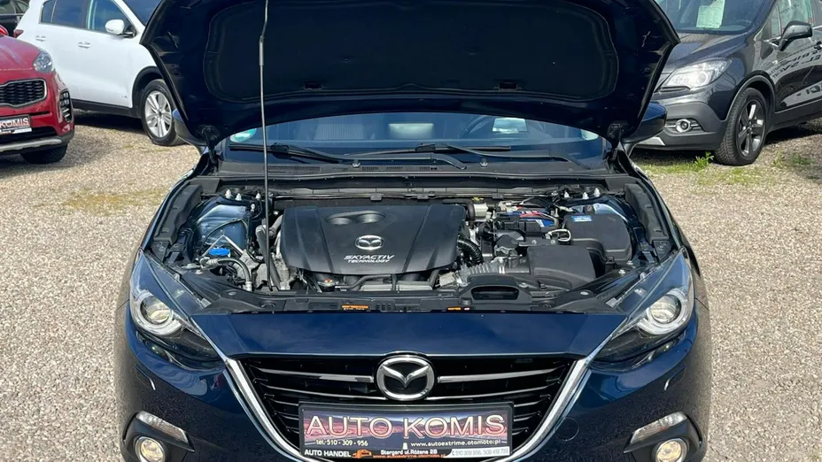 MAZDA 3 -