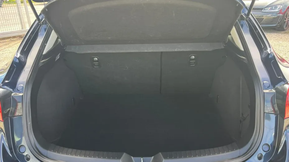 MAZDA 3 -