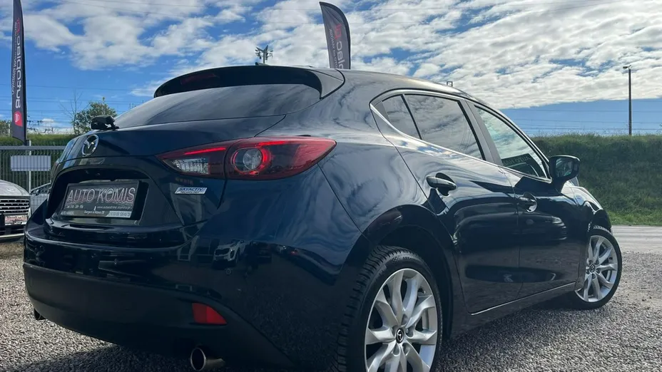 MAZDA 3 -