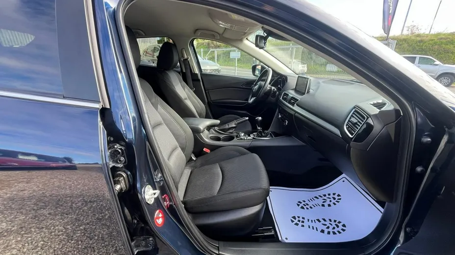 MAZDA 3 -