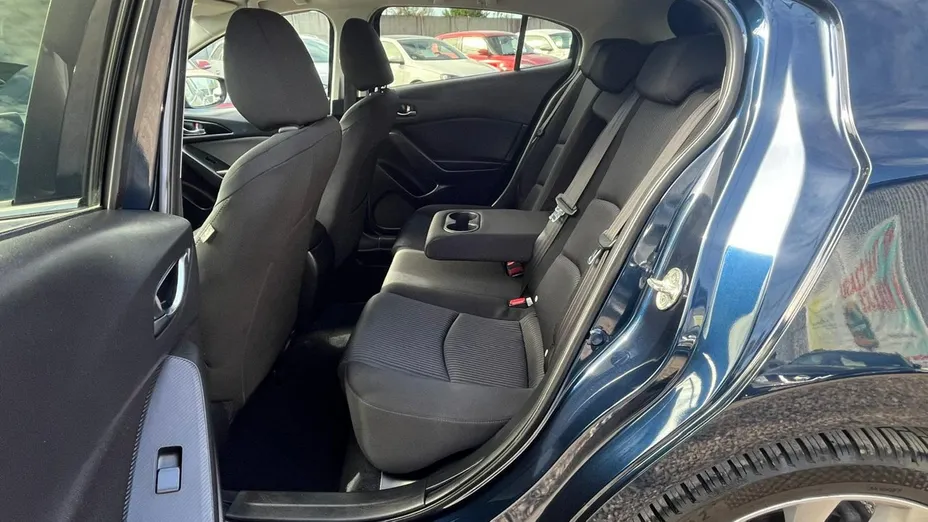 MAZDA 3 -