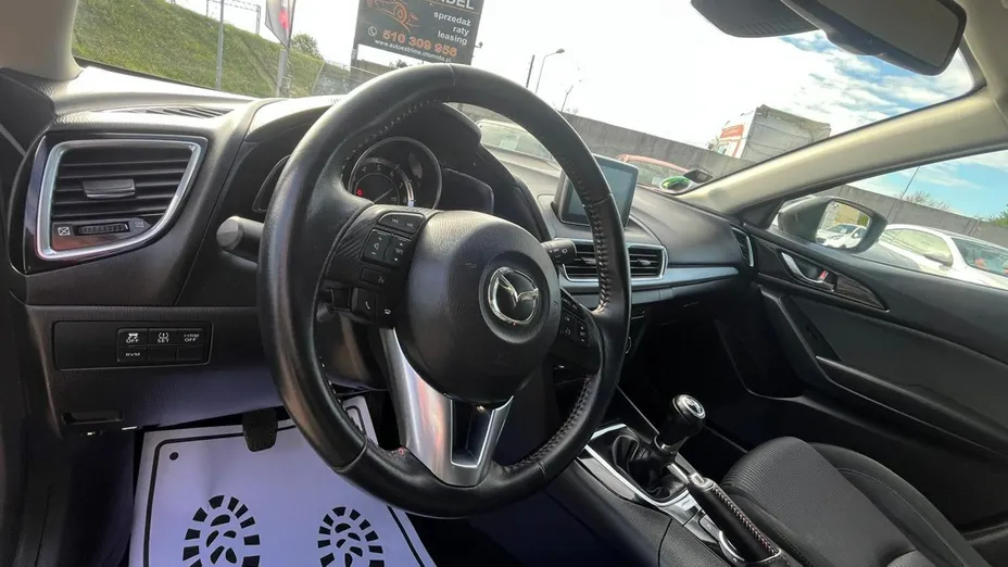 MAZDA 3 -