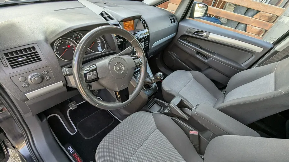 OPEL Zafira -