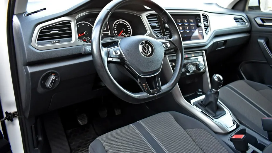 VOLKSWAGEN T-ROC -