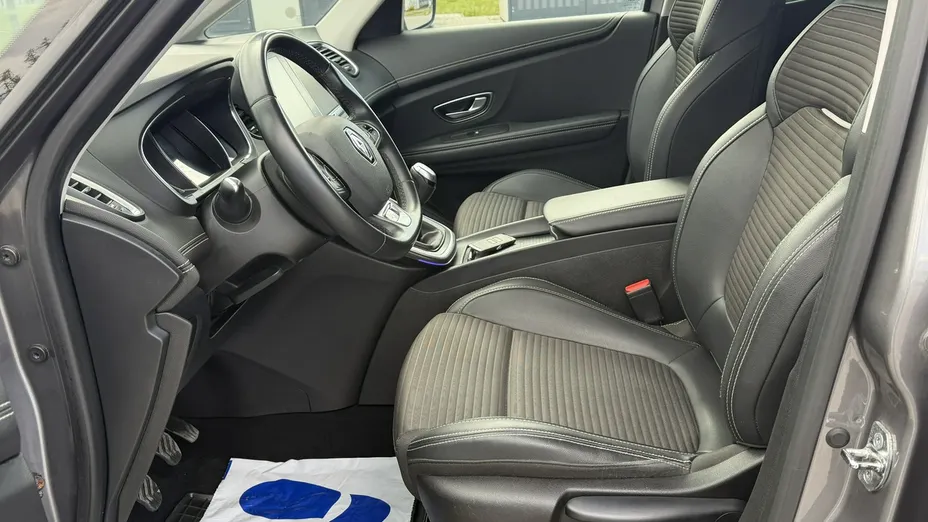 RENAULT Scenic -