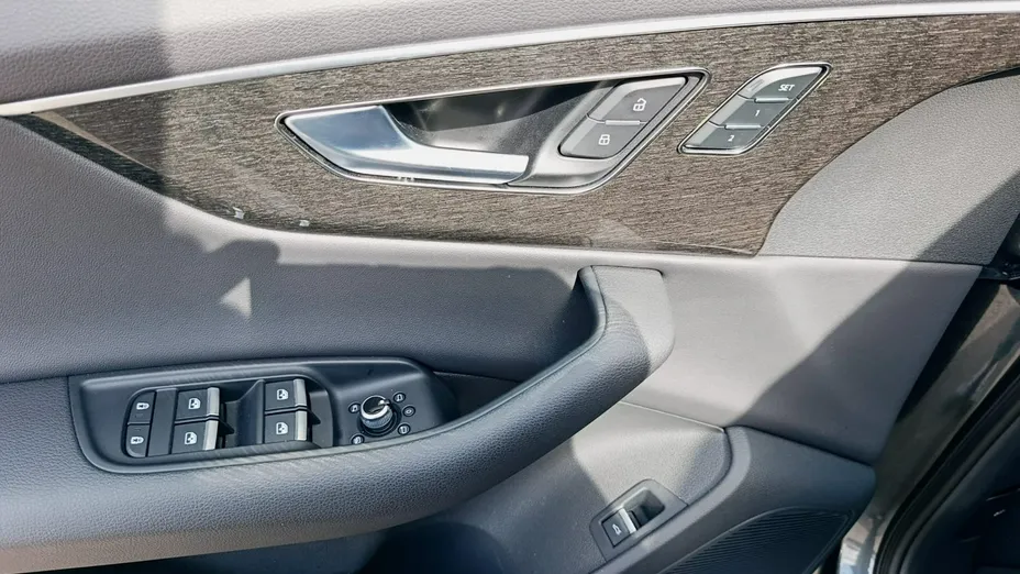 AUDI Q7 -