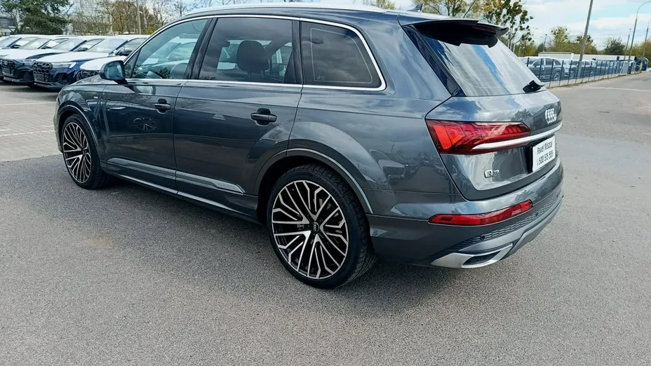 AUDI Q7 -