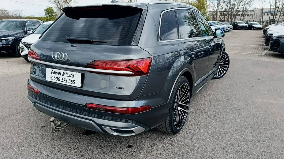 AUDI Q7 -