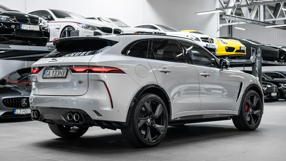 JAGUAR F-Pace -