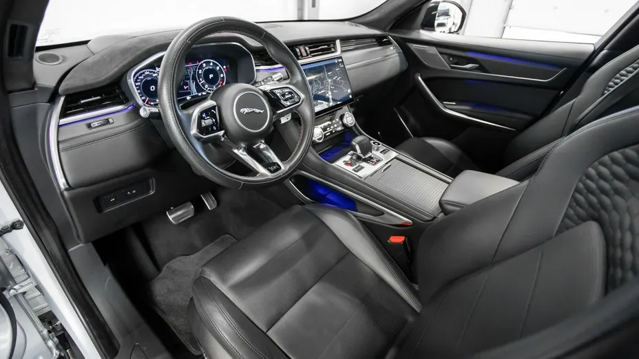 JAGUAR F-Pace -