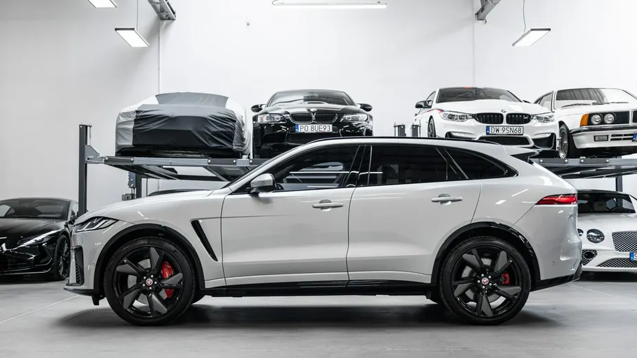 JAGUAR F-Pace -