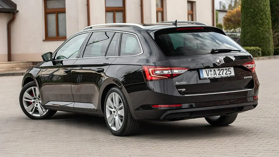 SKODA Superb -