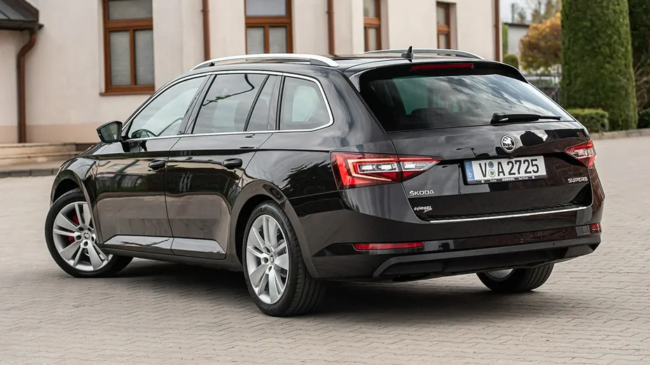 SKODA Superb -