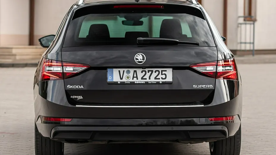 SKODA Superb -