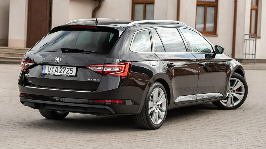 SKODA Superb -