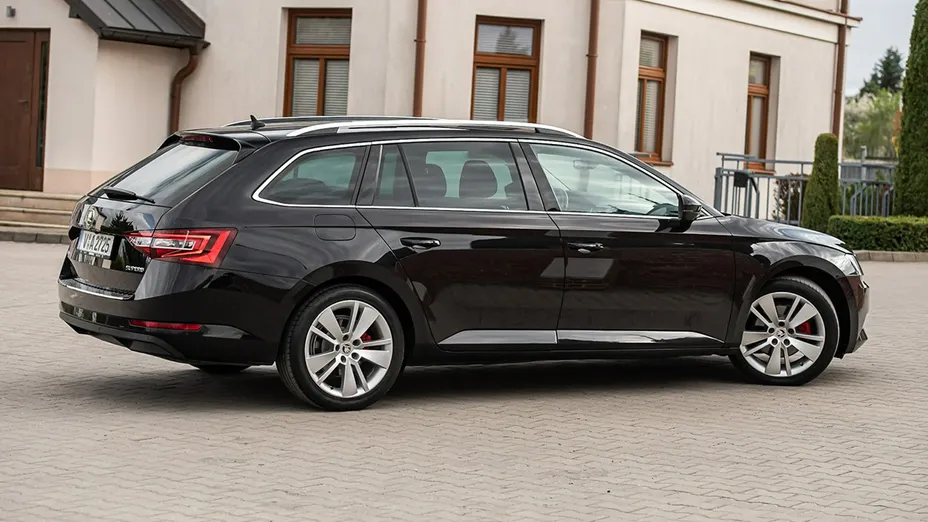 SKODA Superb -