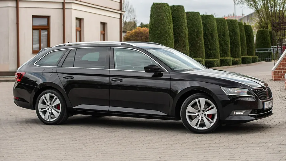 SKODA Superb -