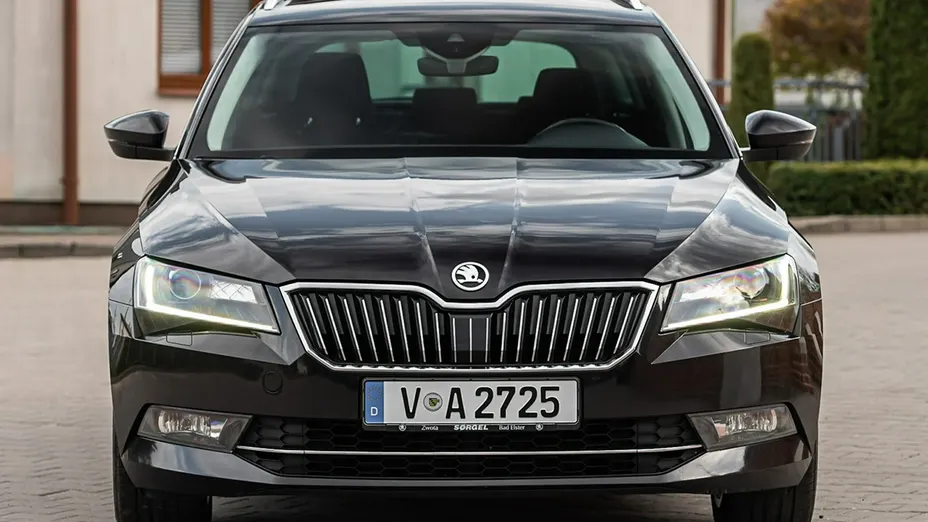SKODA Superb -