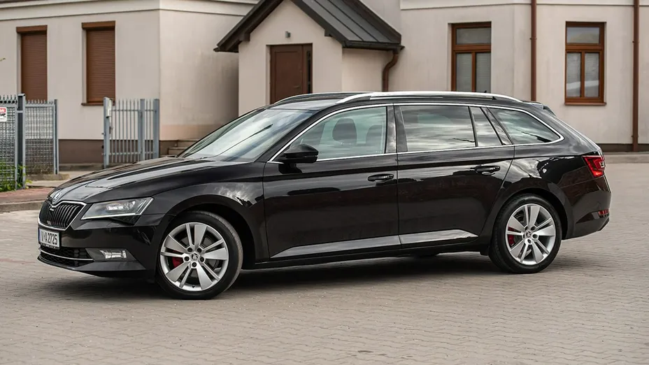 SKODA Superb -