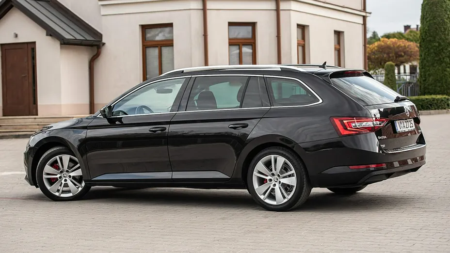 SKODA Superb -