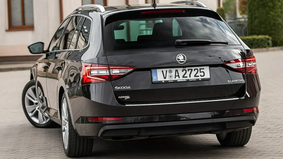 SKODA Superb -
