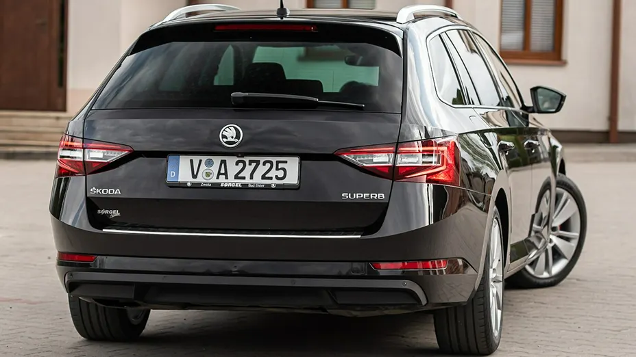 SKODA Superb -