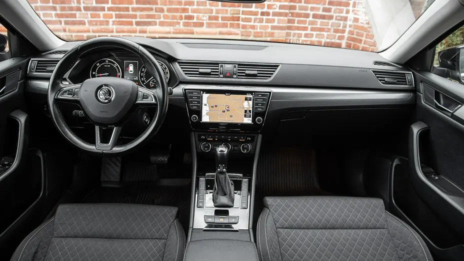 SKODA Superb -
