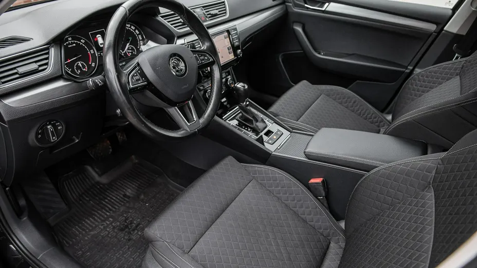 SKODA Superb -