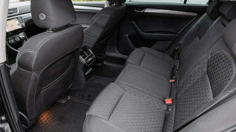 SKODA Superb -