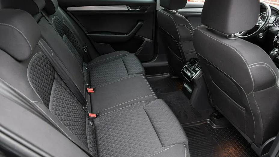SKODA Superb -